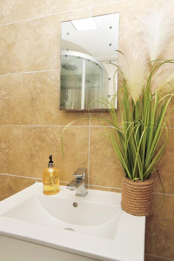 Hotel Edgware Hub Londyn Zewnętrze zdjęcie